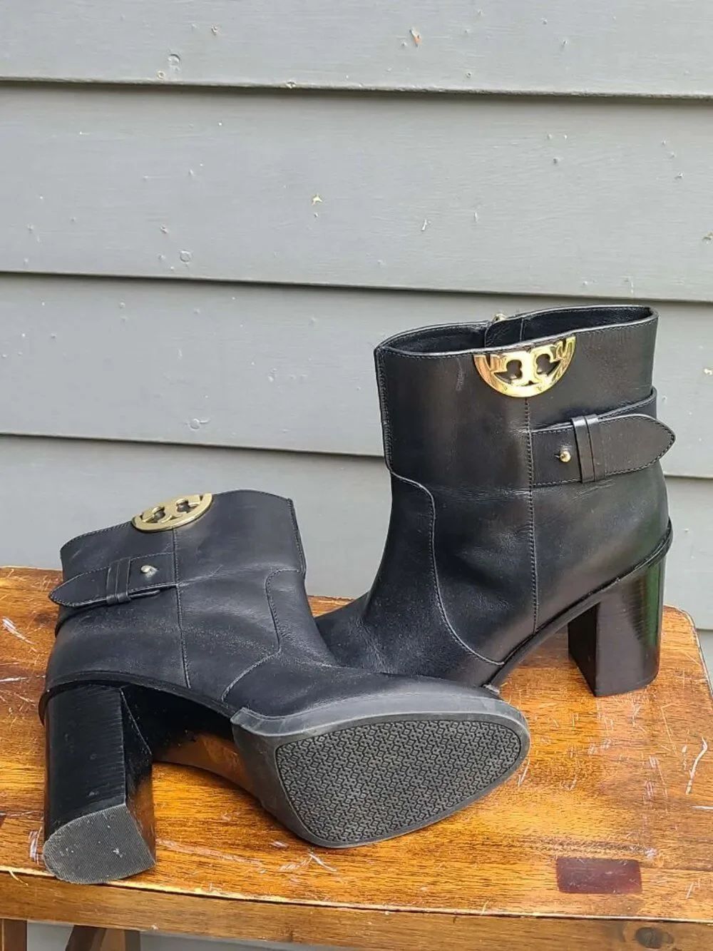 Tory Burch Black Leather Sydney Boots With Gold Tone Logo Size 8 NWOT - Picture 4 of 13